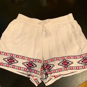 Abercrombie Kids White Fashion Shorts Aztec accent